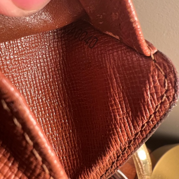 Louis Vuitton bi fold monogram canvas wallet - Picture 2 of 9